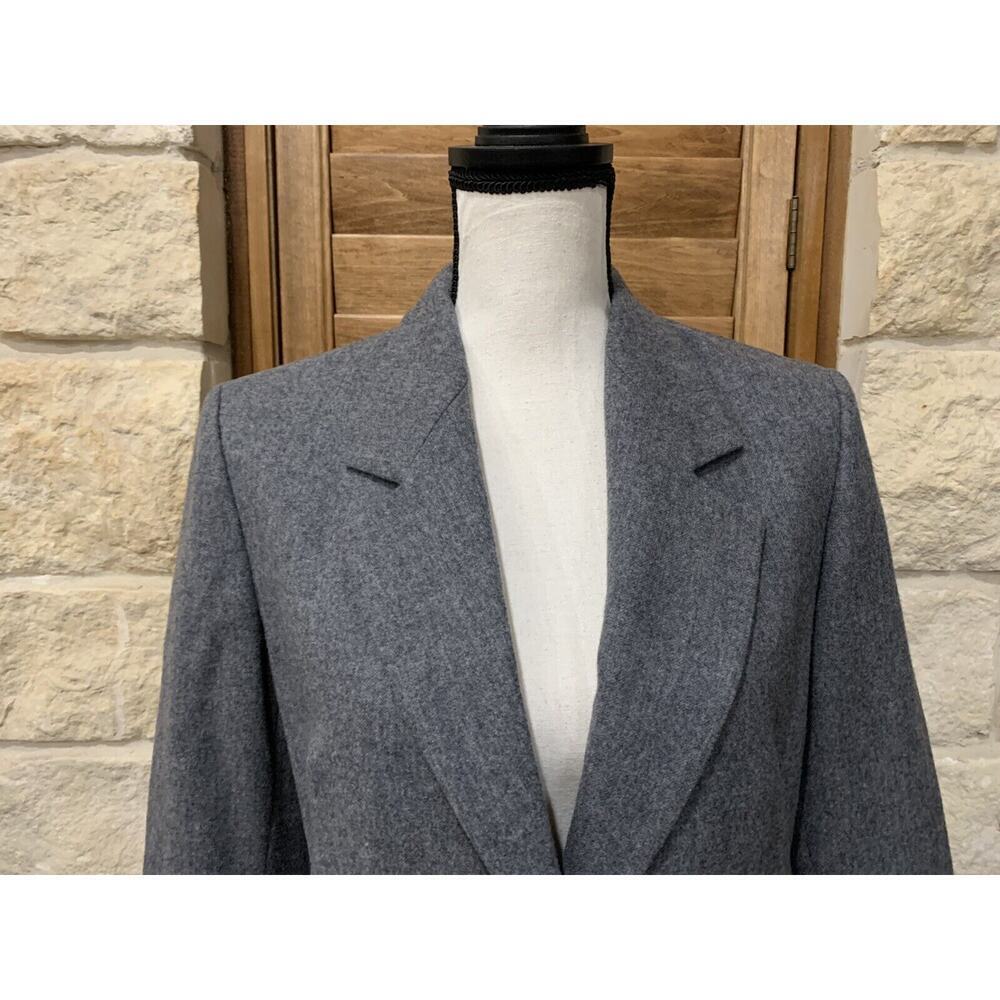 Pendleton Size 6 Petite Gray Wool Jacket/Blazer Two Button Closure Vintage - Picture 2 of 6